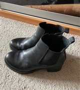 Czarne botki ASOS ze skory ekologicznej