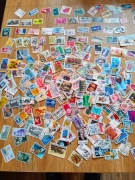 Duży zbiór znaczków pocztowych (ponad 300)- różne kraje i tematy