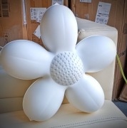 Lampa ścienna kinkiet kwiatek Ikea biały 