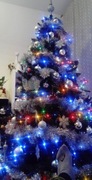 Choinka 180 cm wraz z ozdobami i światełkami