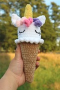 Amigurumi maskotka jednorożec lód handmade.