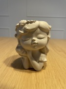 Doniczka betonowa dziewczynka