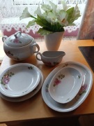 piękny serwis obiadowy 31 części.biała porcelana. Dla 12 osób