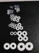 PODKŁADKI Z TWORZYWA RÓŻNE OD M 2,5 DO m 12. ZESTAW 50 SZT.