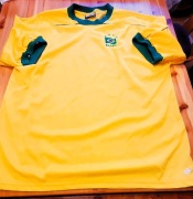 Nieużywana koszulka reprezentacji Brazylii z 1982 roku. Rozmiar GG