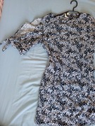 Suknia letnia S z wiązaniami na rękawach 