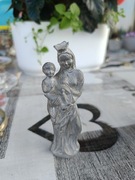 Figurka Matki Bożej z Dzieciątkiem Jezus 