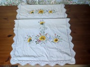 Haftowany ręcznik ozdobny z koronką szydełkową 113x61