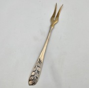 Rosyjski widelczyk do przystawek srebro próba 84 motyw liści 13,4 g