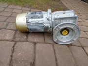 Reduktor bonfigliolii z silnikiem. Przekładnia slimakowa