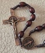 Różaniec z drewna różanego z Watykanu. Rzym, Włochy Italy Plac Św.Piotra(T)