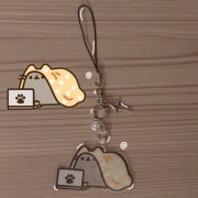 Zawieszka do telefonu z pusheenem pod kocem 