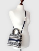 Stylowa haftowana torebka MNG Mango Cavas - crossbody/listonoszka 