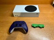Xbox Series S + Pad fioletowy (Astral Purple) + 2x Akumulator + Pudełko