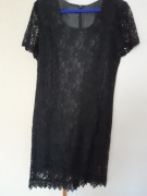 Koronkowa mała czarna