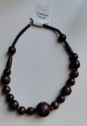 Korale brązowe , drewniane 