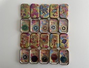 Kompletny zestaw monet / odznak Pokemon 151 w puszkach MINI TIN