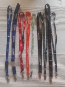 Kolekcja smyczy firmowych.