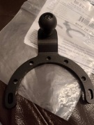 RAM-B-411U na zbiornik paliwa pod uchwyt na telefon lub ekran. 