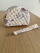 Delikatna pikowana kosmetyczka z bawełny