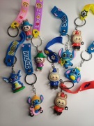 Breloki Stitch i Labubu