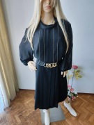 Elegancka czarna sukienka midi z cyrkoniami  z długim rękawem oversize 