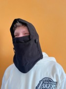 Czarna kominiarka na zimę 