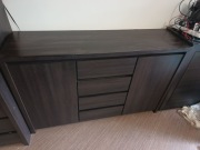 Komoda z szufladami i półkami