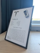 Grafika Tesla Model S Plaid A4 ramka szkło dla fana motoryzacji