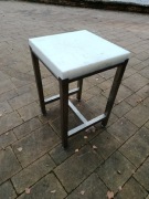 Kloc masarski z polietylenu na podstawie ze stali nierdzewnej