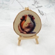 Plaster drewna pod kubek - zawieszka - świnka morska