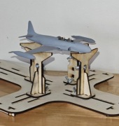 Stojak na modele samolotów – regulowany, ze sklejki 3 mm