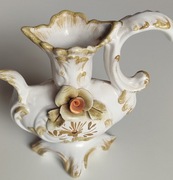 Porcelanowy dzbanek w stylu Capodimonte – sygnowany F.F. Pigato, Włochy