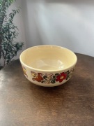 Miska DDR zdobiona kwiaty