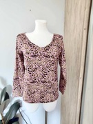 Bluzka damska panterka różowa, długi rękaw,dekolt V, By Me, L/40