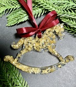 Ręcznie wykonana ozdoba z żywicy epoksydowej.