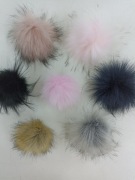 Pompony z futra sztucznego