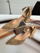 Skórzane mokasyny z ozdobą beżowe