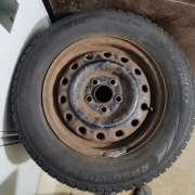 felgi stalowe z oponami zimowymi do toyoty 185/70r14