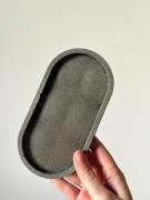 Podstawka szara owalna na biżuterię, świece, perfumy z cementu handma