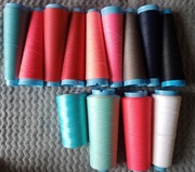 Nici szwalnicze przędza AMANN i AMANDA różne kolory czerwony różowy turkus