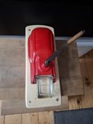 Młynek do kawy wiszący emaliowany żeliwny, stalowy, staroć vintage 