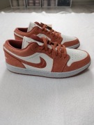 Nike Air Jordan 1 Low SE Orange / White r. 43 – nowe, box