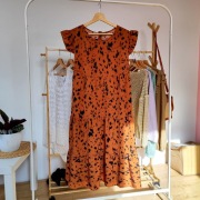 Sukienka 44 XXL brązowa w panterkę oversize kolano rozkloszowana falbanki 