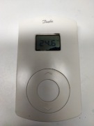 Danfoss CF-RF termostat w z wyświetlaczem i czujnikiem temperatury.