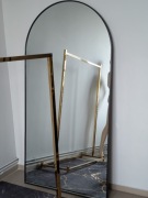 Lustro łukowe w metalowej oprawie 