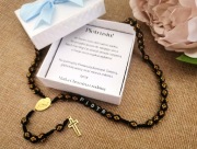 Różaniec imienny czarny komunia święta prezent pudełko dziewczynka chłopiec