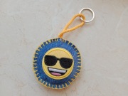 Breloczek luzak w okularach