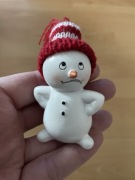 Ładna figurka Bałwanek z czapeczce