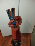 Metal Gear Solid V ręka kolekcjonerska dłoń